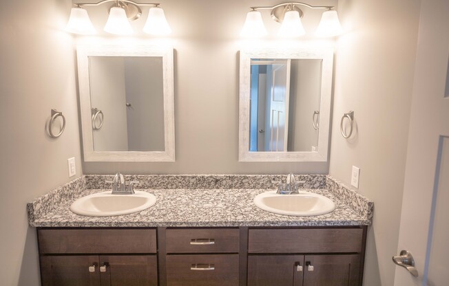 2 beds, 2 baths, 1,070 sqft, $1,390, Unit 303 - Alder