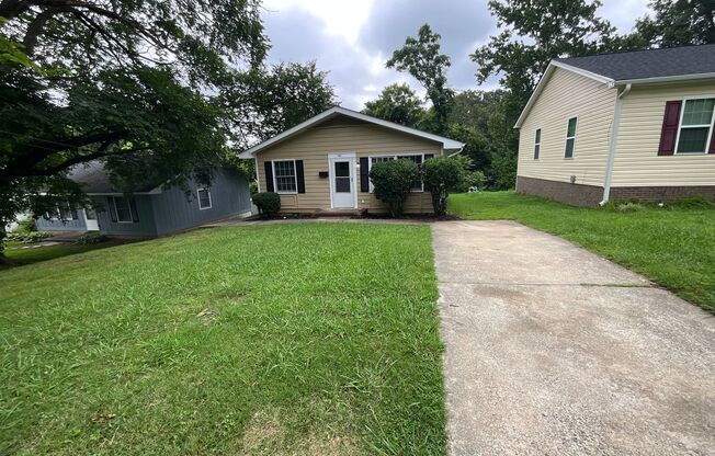 Charming Single Family Home - Convenient location close to UNCG