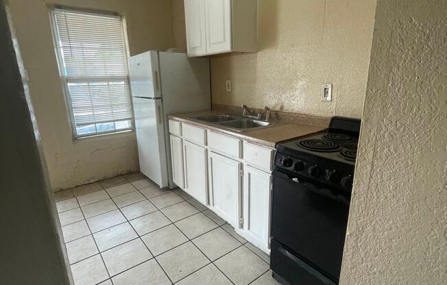 1 bed, 1 bath, $649, Unit 16