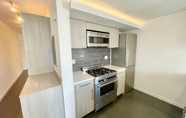 2BR/2BA Inner Mission Boutique Condo w/Parking, Storage, Laundry – PROGRESSIVE