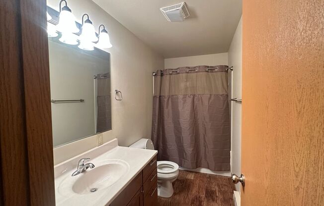 2 beds, 1 bath, $625, Unit 2