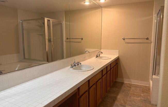 1 bed, 1 bath, $2,595, Unit # 413