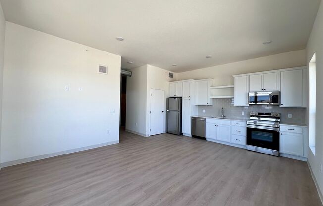 1 bed, 1 bath, 665 sqft, $1,115, Unit 1630-204