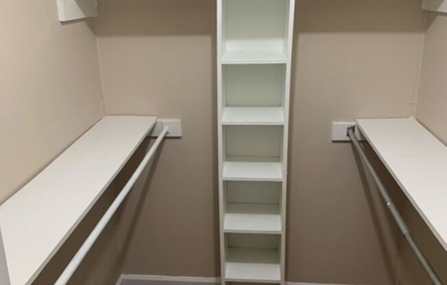 2 beds, 2 baths, 1,103 sqft, $1,580, Unit 1060
