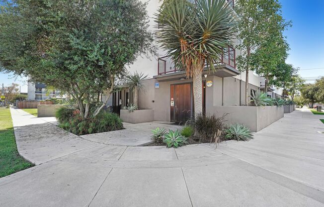 5455 Inglewood Blvd.