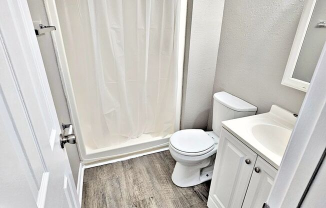 3 beds, 2.5 baths, 1,403 sqft, $1,295, Unit 10F