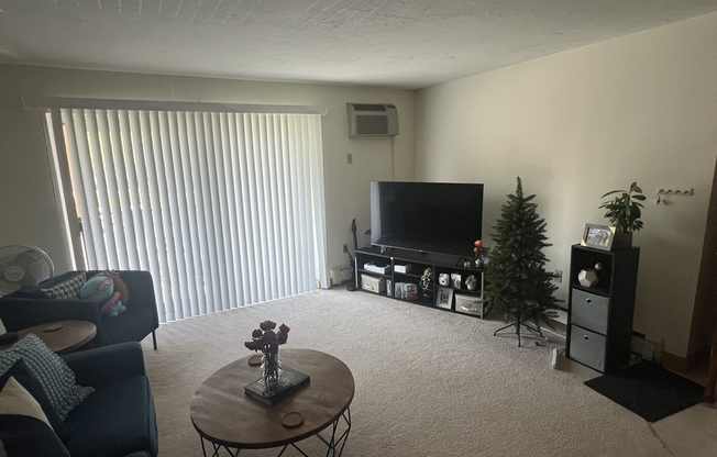 2366 COMMONWEALTH AVE