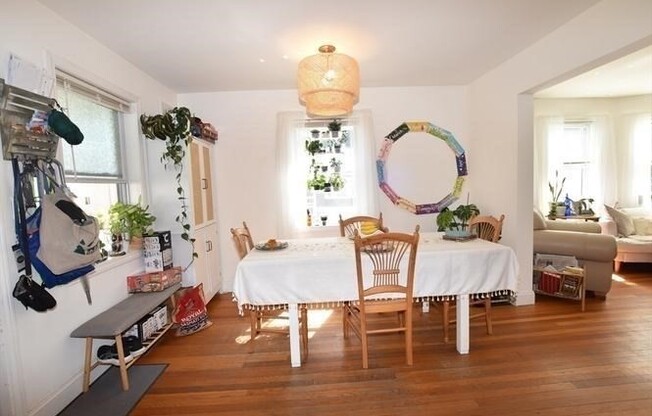 87 FLORAL ST