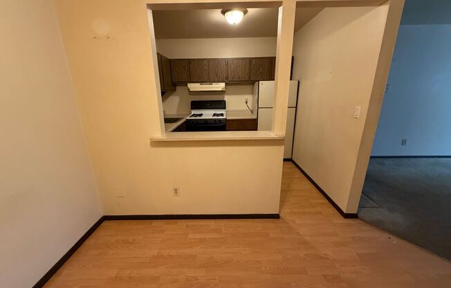 1 bed, 1 bath, $795, Unit 37