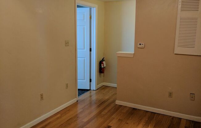 3 beds, 1 bath, $1,950, Unit 3