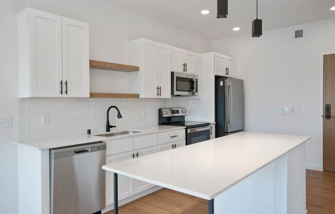 1 bed, 1 bath, 637 sqft, $1,675, Unit 407
