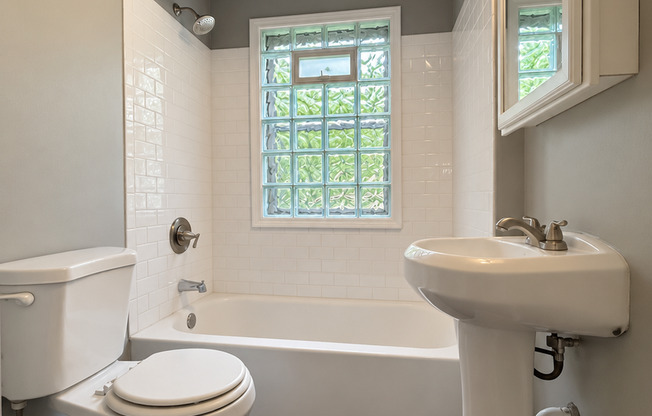 Wonderful 3 Bedroom 1 Bathroom Home in Minneapolis!