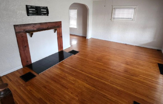 3 beds, 1 bath, $975