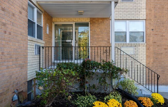 West Walnut Lane Apartments