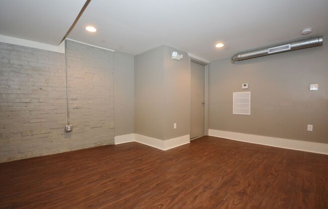 2 beds, 1 bath, $1,650, Unit 1