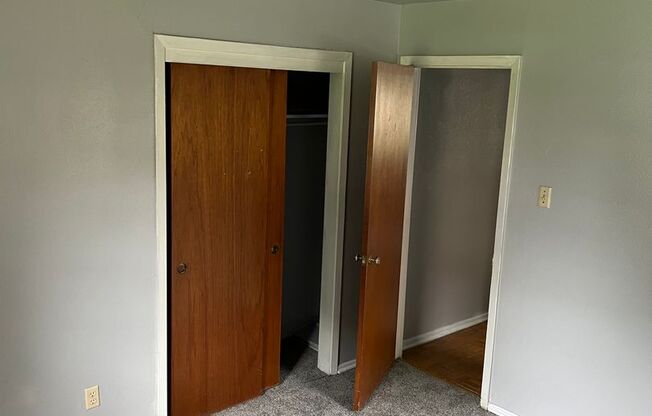 3 bed, 1 bath with new carpet!