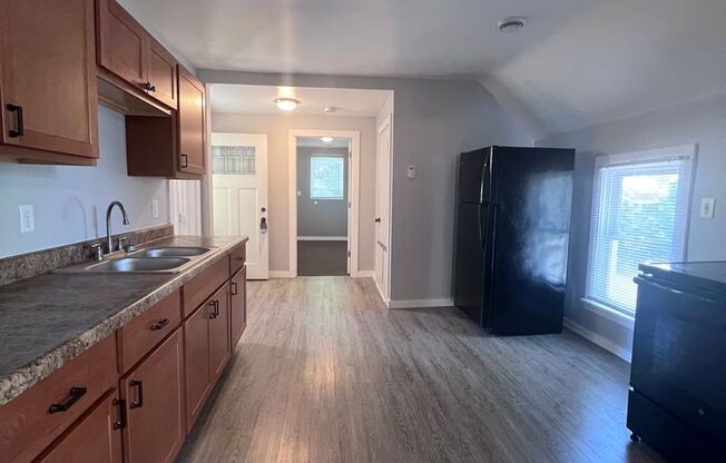 Upper Three Bedroom on NW Side of Grand Rapids!