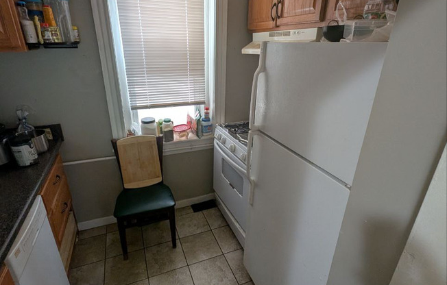 2 beds, 1 bath, $2,950, Unit 3