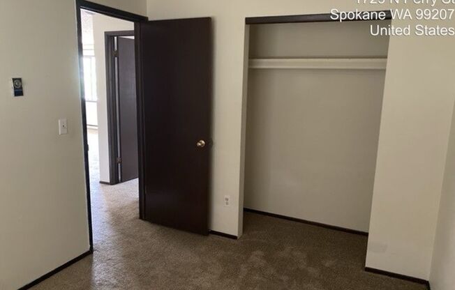 2 beds, 1 bath, $1,300