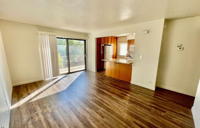 3 beds, 2 baths, $1,575, Unit 6D