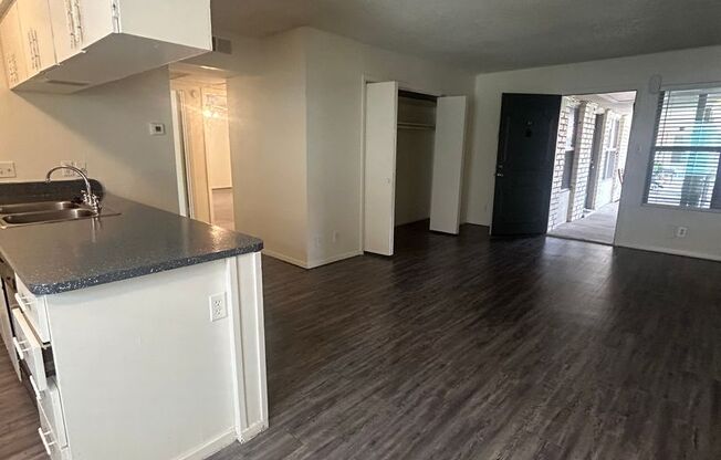 2 beds, 2 baths, 920 sqft, $1,784, Unit SUX-312