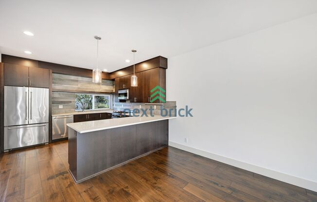 3 BEDS & 2 BATH TOWNHOUSE FOR RENT