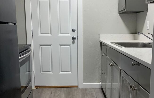 1 bed, 1 bath, 450 sqft, $995, Unit #7