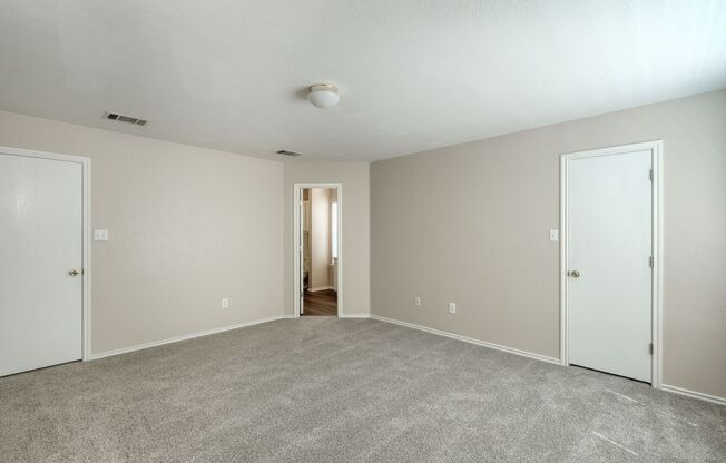 Spacious 4/2.5/2 home w/loft!