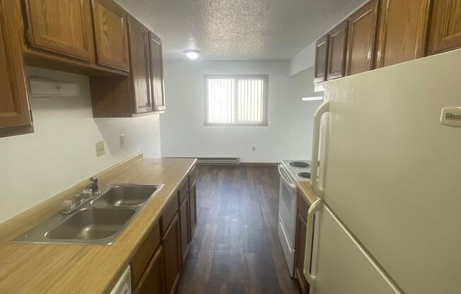 2 beds, 1 bath, 850 sqft, $800, Unit 701 - 10A