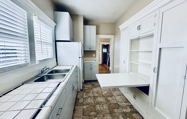 Studio, 1 bath, 650 sqft, $1,650, Unit 9