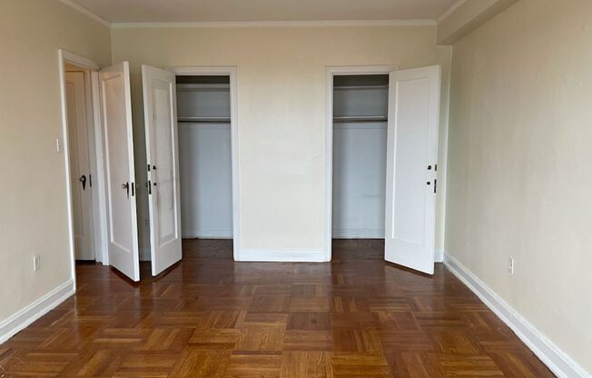 1 bed, 1 bath, 768 sqft, $1,450, Unit Royal York 809