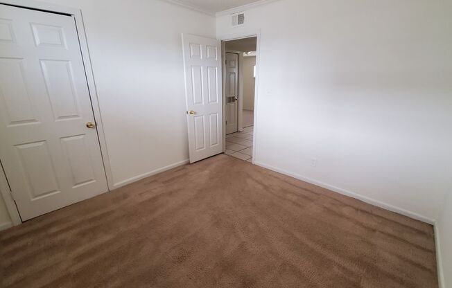 2 beds, 1 bath, 685 sqft, $695, Unit 18