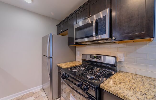 3 beds, 2 baths, 1,300 sqft, $1,825, Unit 666FPL