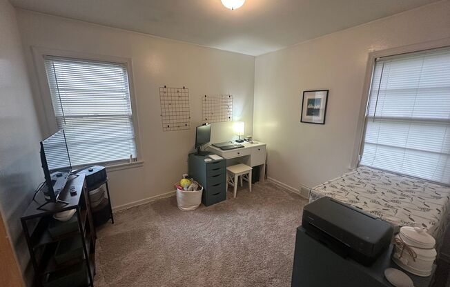 2 beds, 1 bath, $1,595