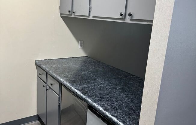 Studio, 1 bath, 460 sqft, $900, Unit 116E