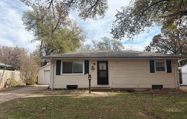 Beautiful 2 bedroom 1 bath with bonus room