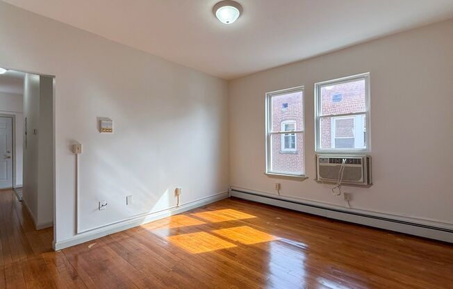 1 bed, 1 bath, 729 sqft, $1,300, Unit 305