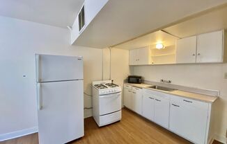 Studio, 1 bath, 425 sqft, $1,225, Unit 52