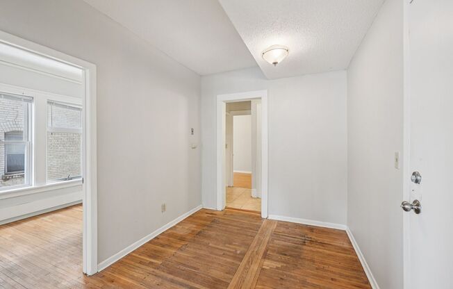 2 beds, 1 bath, 720 sqft, $1,395, Unit 102