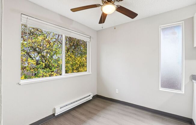 2 beds, 1 bath, 832 sqft, $1,479, Unit 4-40