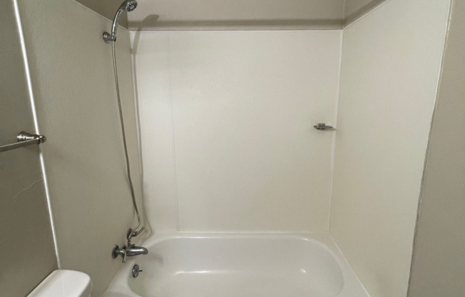 1 bed, 1 bath, 552 sqft, $750, Unit DB1-18