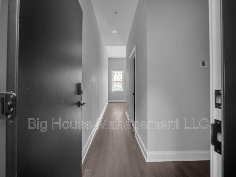 707 DRUID PARK LK DR