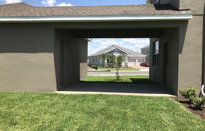 Newer 3/2.5 Home at the Oaks in Moss Park FREE Internet, Cable and Lawncare