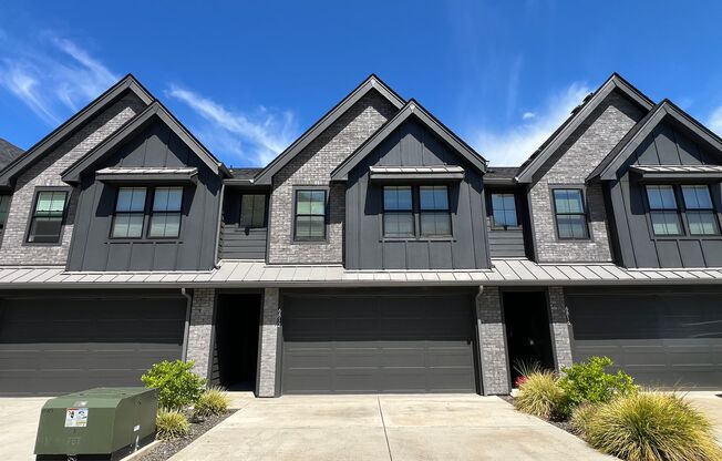 Luxury Townhome for Lease at the Courtyards at Hidden Crest - 6812 NE 131st Way