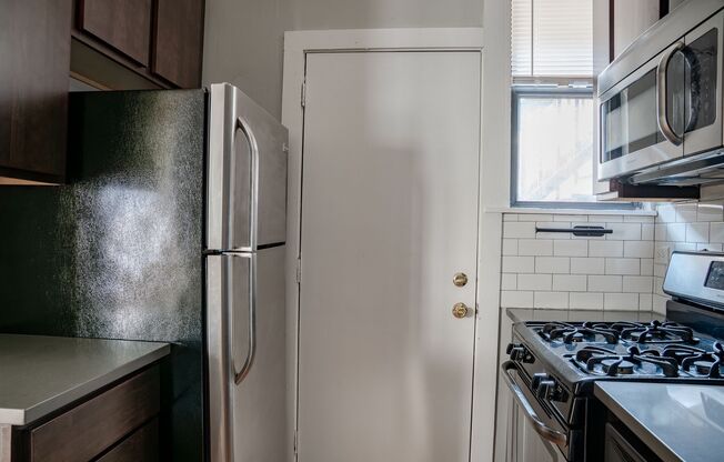 2 beds, 1 bath, 700 sqft, $1,750, Unit 3010-2N