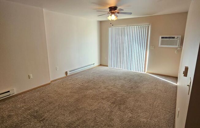 2 beds, 1.5 baths, 1,015 sqft, $1,425, Unit 117