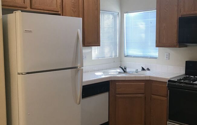 2 beds, 2 baths, $1,595, Unit # 2012 2012