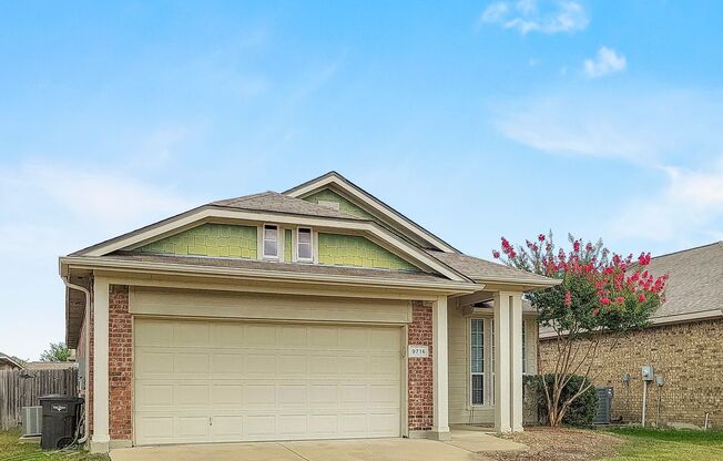 Charming 4-Bedroom Home in a Quiet Neighborhood with Easy Access to 820 & I-30
