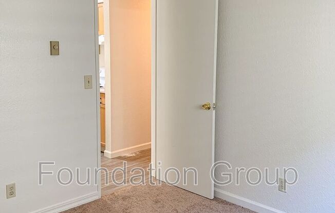 916 N 104 ST