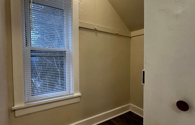 1 bed, 1 bath, 800 sqft, $745